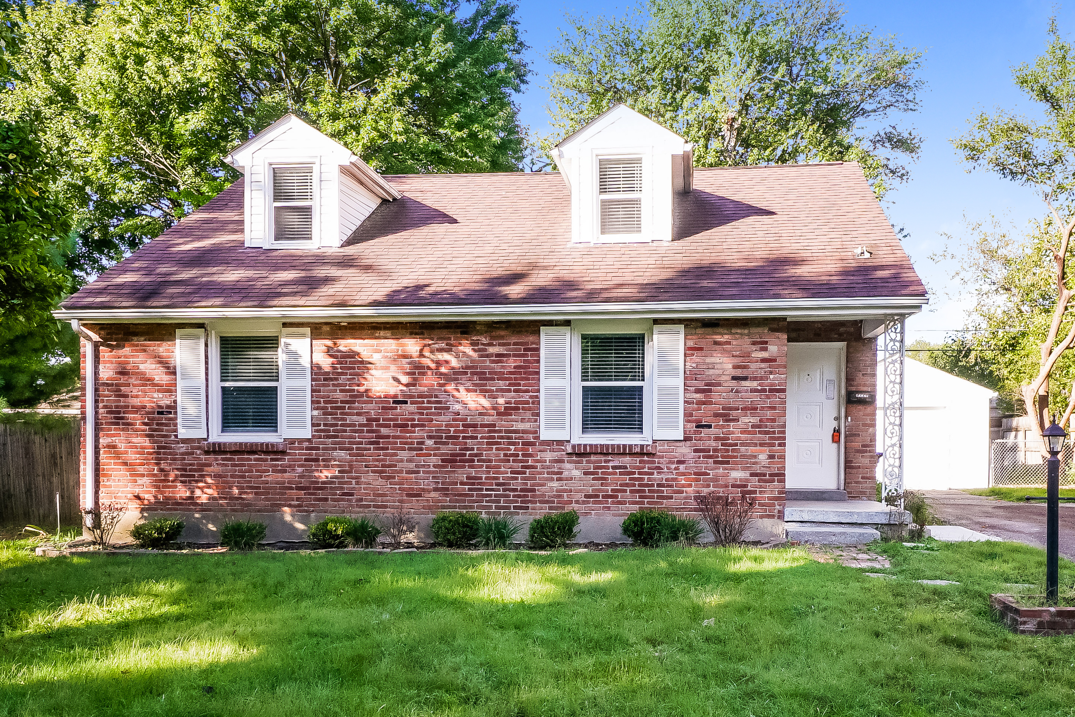 3220 STRATFORD AVE LOUISVILLE, KY 40218